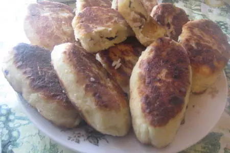 Пирожки с рисом и яйцом