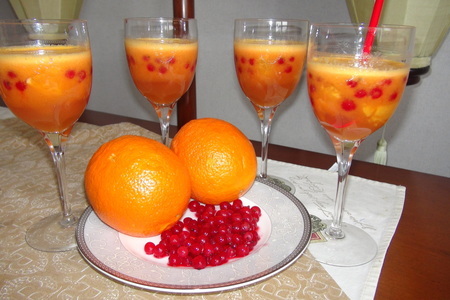 Желейный апельсиновый коктейль с красной смородиной