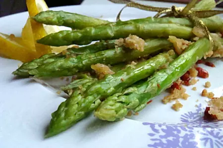Спаржа с сушеными томатами в панировке /  asparagi con pomodori in panificazione
