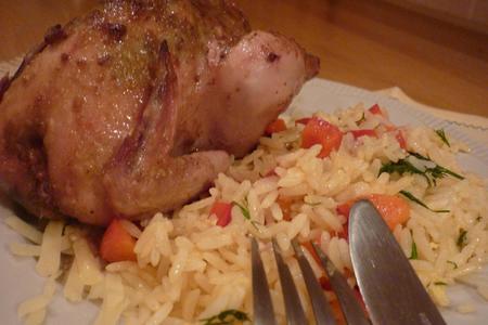 Фото к рецепту: Лаймо-горчичные цыплята корнишоны  с рисовым гарниром (дуэль)