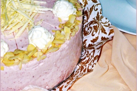 Торт бисквитный со сливочно- брусничным кремом