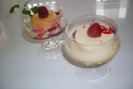 Парфэ с яичным ликёром и малиновым соусом....божественный десерт.....