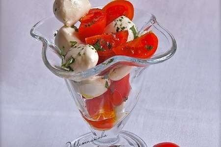 Фото к рецепту: Моцарелла с томатами