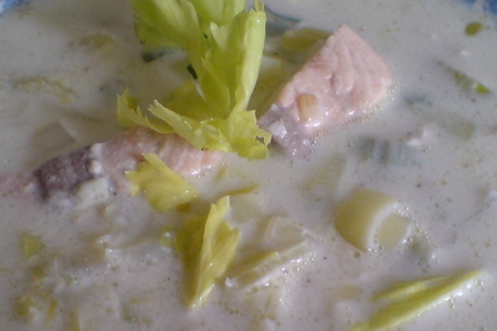 Суп с пореем и лососем