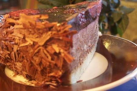 Шоколадный торт-мусс с ягодным желе