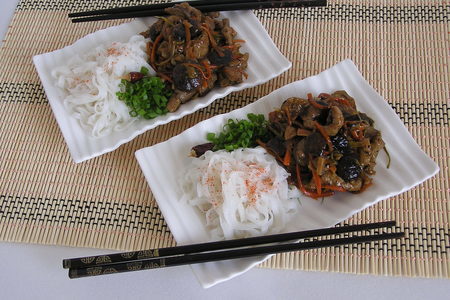 Лапша рисовая с грибами китайскими или свинина с шиитаке по-читински