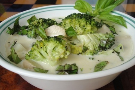 Фото к рецепту: Крем суп с гребешками,броколи и грибами