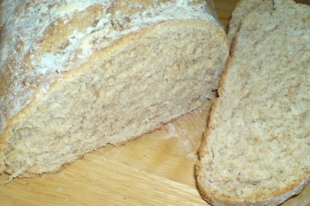 Фото к рецепту: Серый хлеб на пиве с мёдом