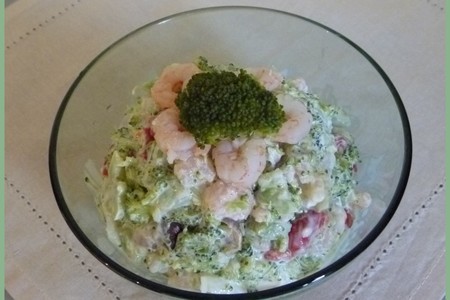 Фото к рецепту: Салат из брокколи с креветками