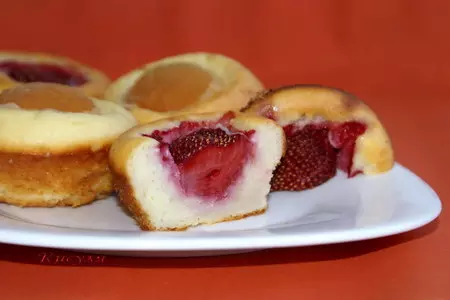 Творожники с абрикосами или клубникой