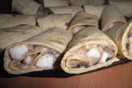 Закусочные рулетики с курицей в лаваше