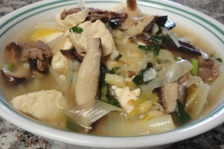 Фото к рецепту: Вермишелевый суп с мясом,тофу и грибами