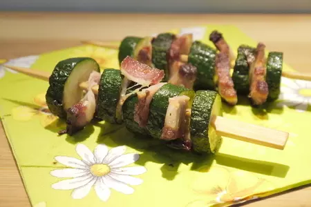 Шашлычки из цукини с грудинкой