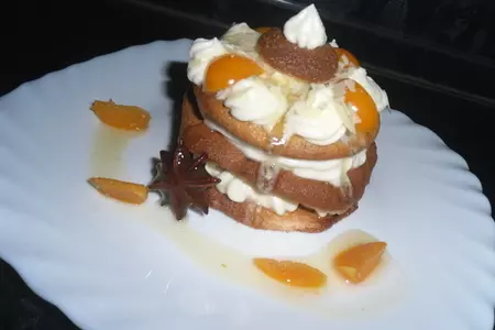 Башенки из печенья, сливочного крема и маракуйевого соуса "pour tous mes amis!"