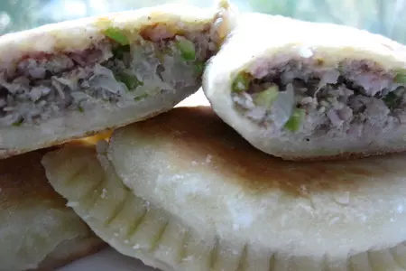 Пирожки-чебуреки с мясом и кабачком