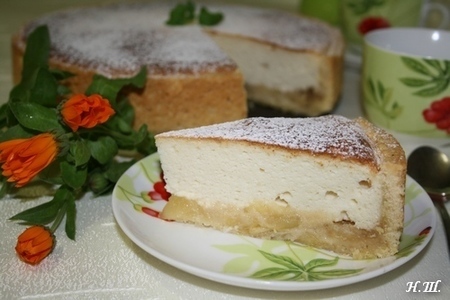 Фото к рецепту: Сырный тарт с яблоками(нормандия). (дуэль)