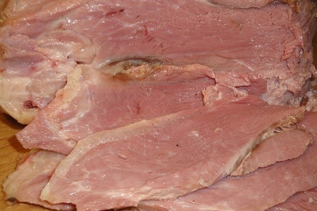 Фото к рецепту: Копчёное мясо в нектаре гуавы