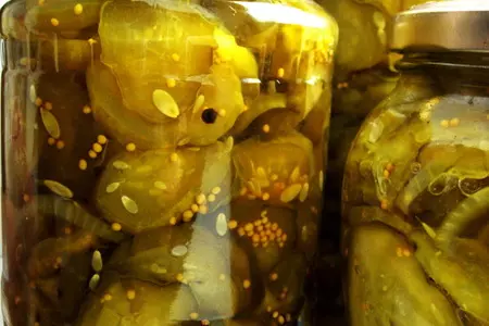 Пикули из огурцов для бутербродов (bread and butter pickles)