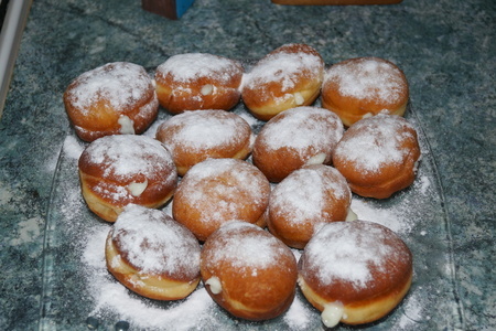 Фото к рецепту: Итальянские пончики с пудингом.