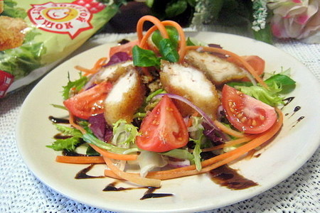 Фото к рецепту: Салат с жареным филе грудки цыпленка
