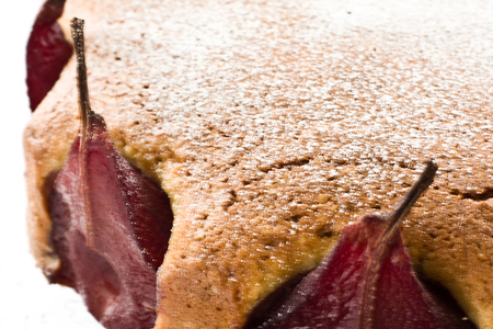 Фото к рецепту: Пирог с винными грушами