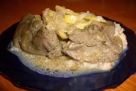 Печень индейки тушеная с яблоками