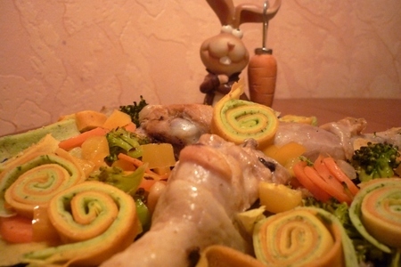 Запечённые овощи с рисовыми блинами и голенью цыплёнка "золотой петушок"