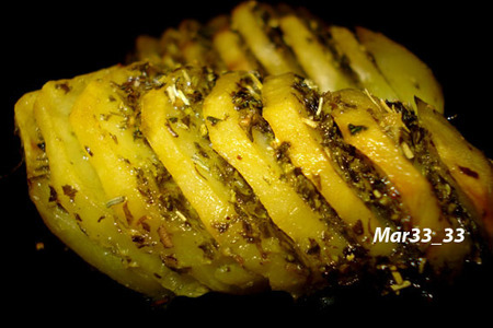 Картофель, запеченный в фольге с чесночным соусом
