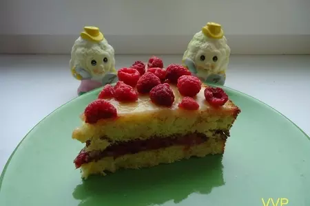 Торт миндальный с малиной