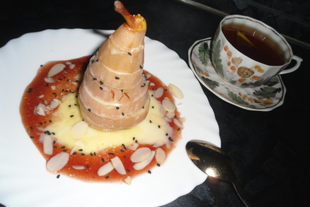 Фото к рецепту: Десерт из груш, белого шоколадного ганаша и вина "the pear tower"  