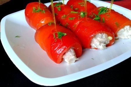 Фото к рецепту: Рулетики из печеного болгарского перца...с вкусной начинкой)))