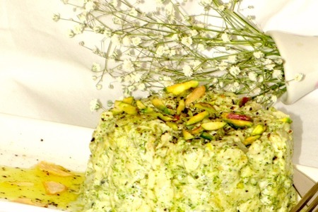Порционный салат из куриной грудки и запеченых баклажанов