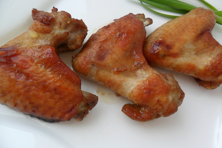 Фото к рецепту: Запечённые куриные крылья