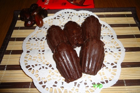 Фото к рецепту:  шоколадное пирожное с финиками ( без выпечки)