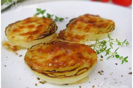 Лук, запеченный на гриле с сыром