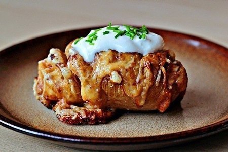 Фото к рецепту: Печеный картофель с сыром