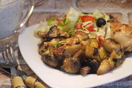 Фото к рецепту: Запеченный сливочный картофель с грибами 