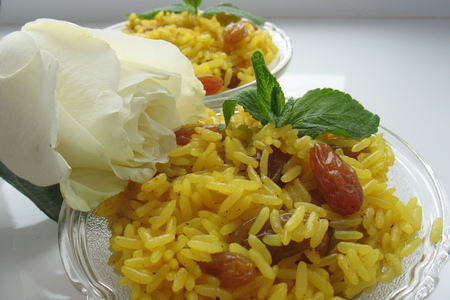 Фото к рецепту: Сладкий рис с шафраном.