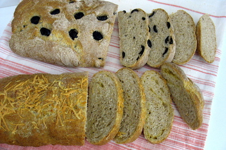 Хлеб с сыром и  маслинами по стопам чиабатты