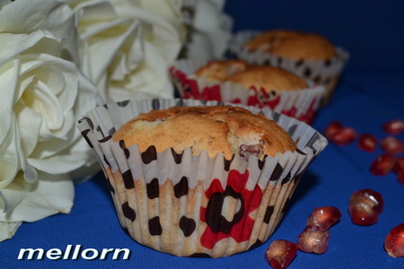 Фото к рецепту: Гранатовые кексы в день рождения