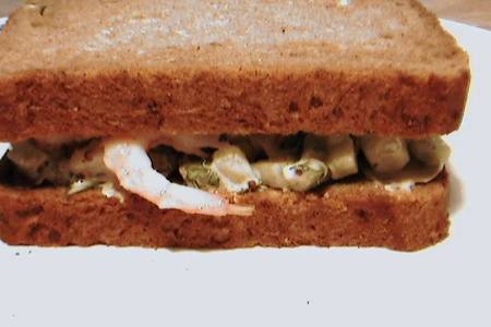 Фото к рецепту: Сэндвич с креветками