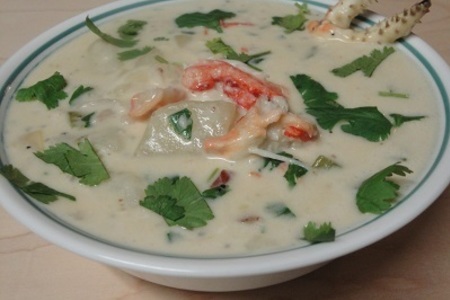 Фото к рецепту: Крем суп с королевским крабом или ноги его величиства