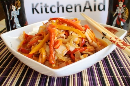 Фото к рецепту: Кальмары с овощами по- корейски
