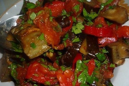 Фото к рецепту: Печеный овощной салат