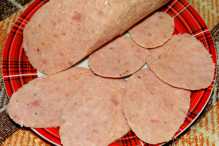 Колбаса домашняя варёная «свиная чесночная»