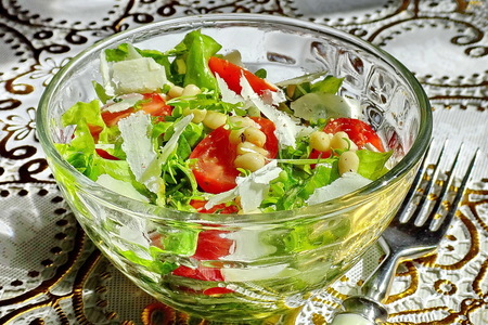 Салат с помидорами и пармезаном (фм)