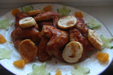 Куриные крылышки в соево-апельсиновом соусе с тостами