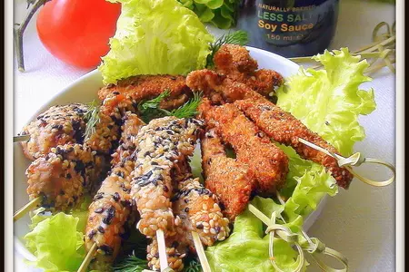 Куриные шашлычки – аростичини, с кунжутом и миндалём.