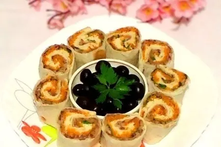 Роллы с фасолью,овощами,зеленью и сыром