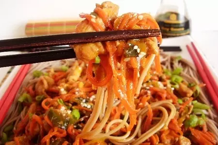 Острая курица с гречневой собой «рыжая бестия».